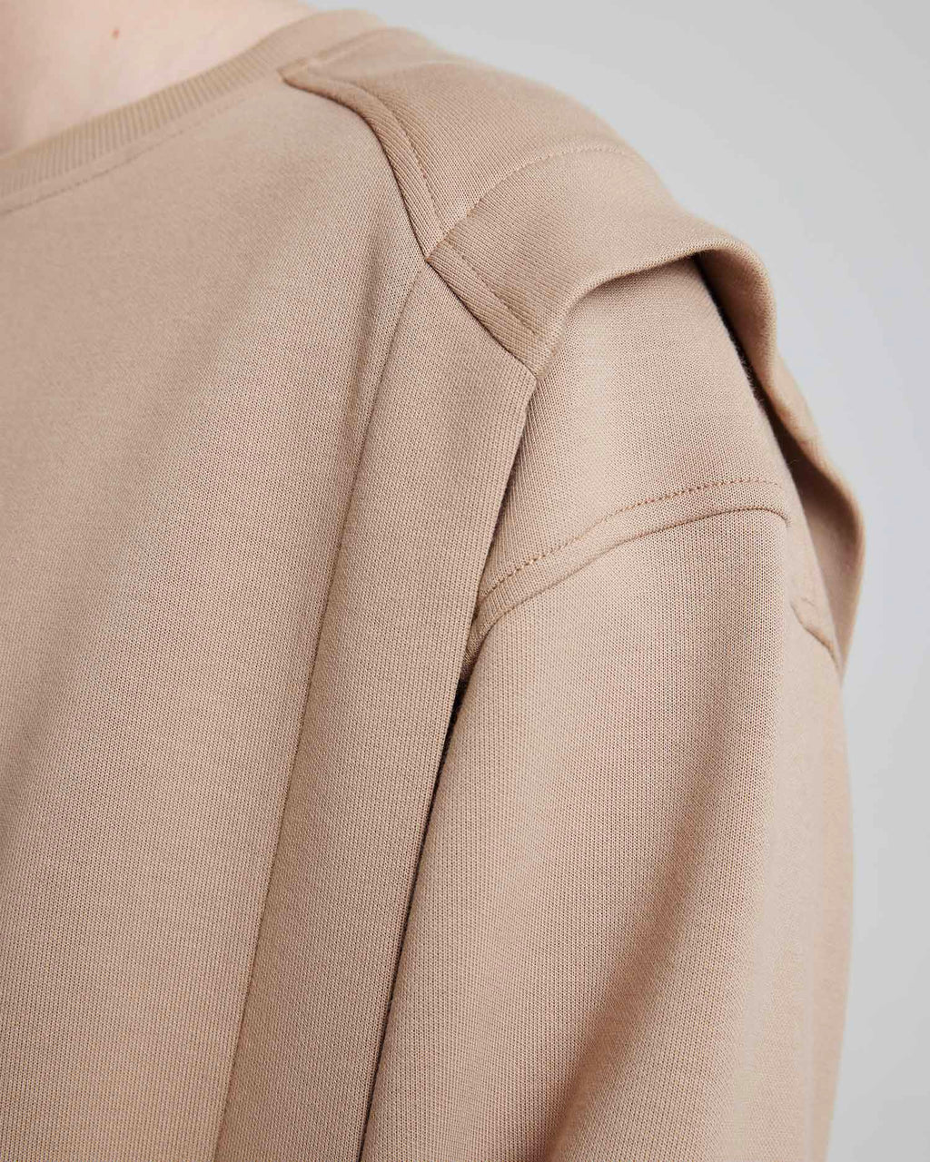 1 × Expandable Camel Sweatshirt