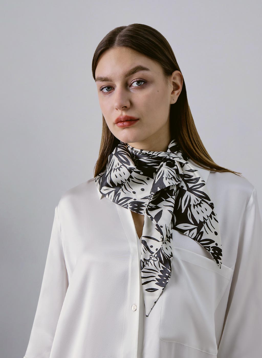 B&amp;W Tropical Silk Opening Scarf